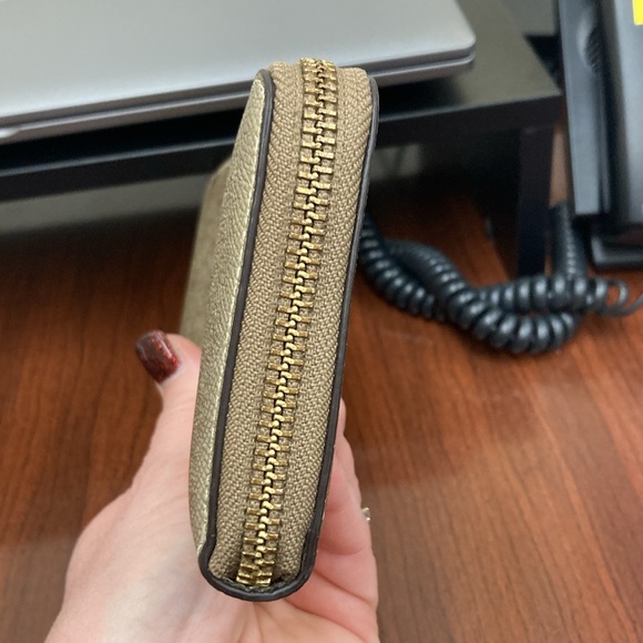 COACH long wallet approx 8x4. - Picture 4 of 9